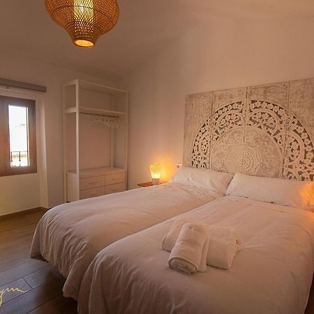 Apartamentos Turisticos Abrilymarzo Caces 外观 照片