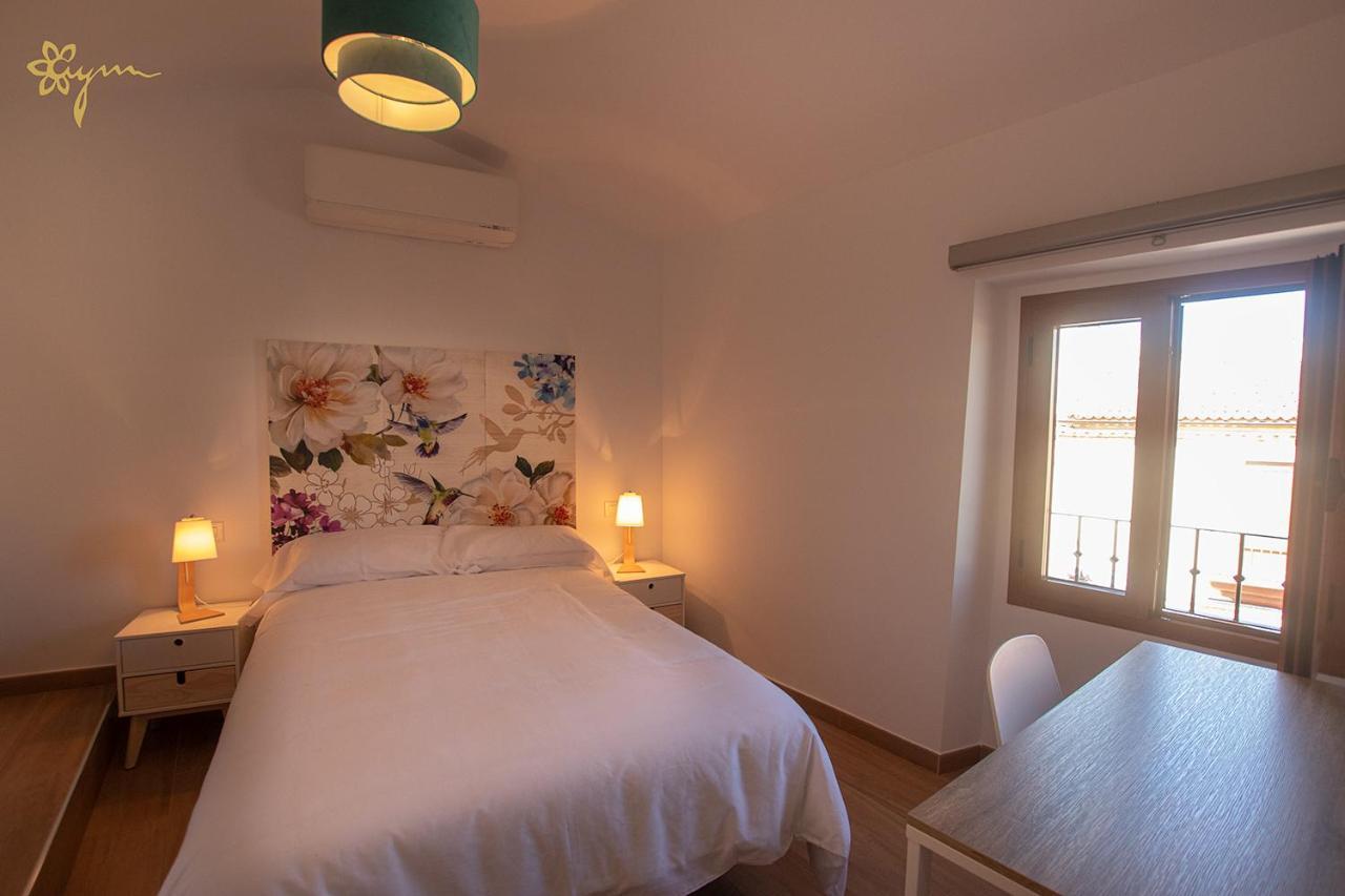 Apartamentos Turisticos Abrilymarzo Caces 外观 照片