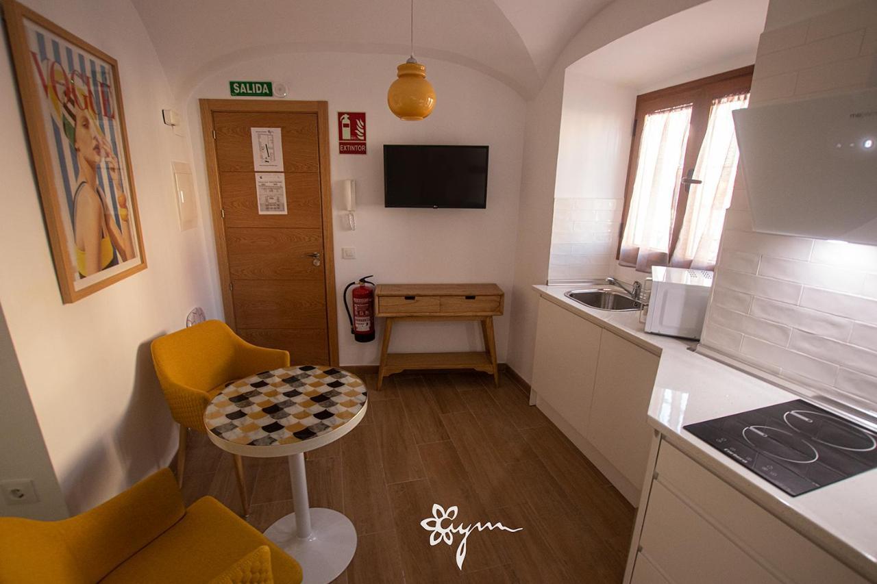 Apartamentos Turisticos Abrilymarzo Caces 外观 照片