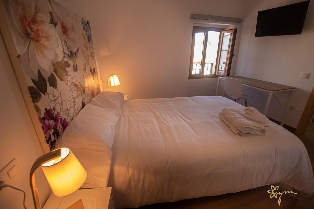 Apartamentos Turisticos Abrilymarzo Caces 外观 照片