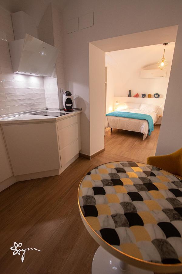 Apartamentos Turisticos Abrilymarzo Caces 外观 照片