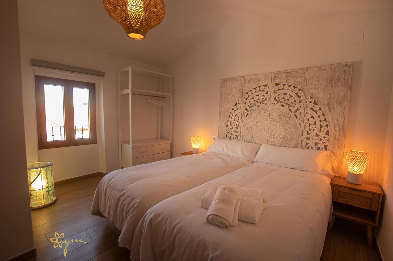 Apartamentos Turisticos Abrilymarzo Caces 外观 照片