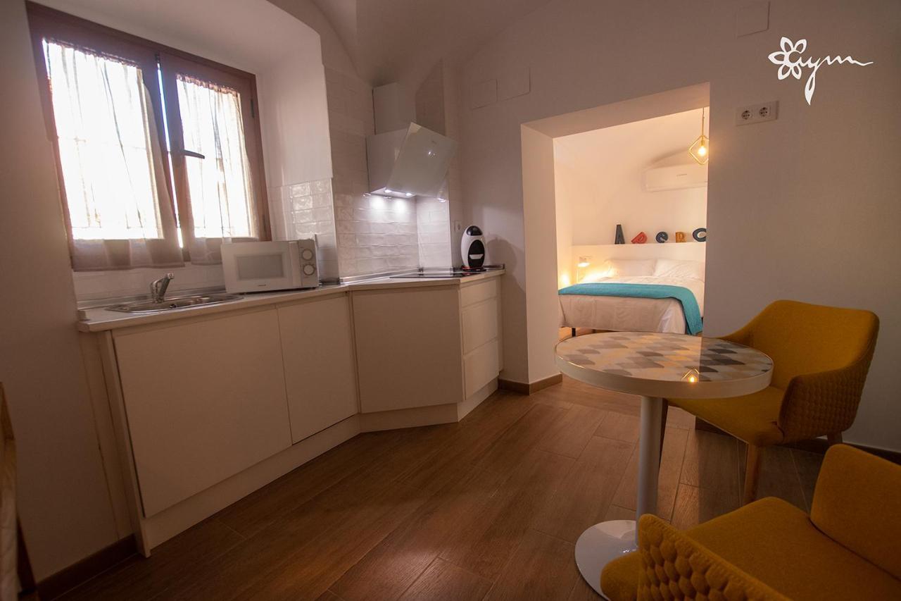 Apartamentos Turisticos Abrilymarzo Caces 外观 照片