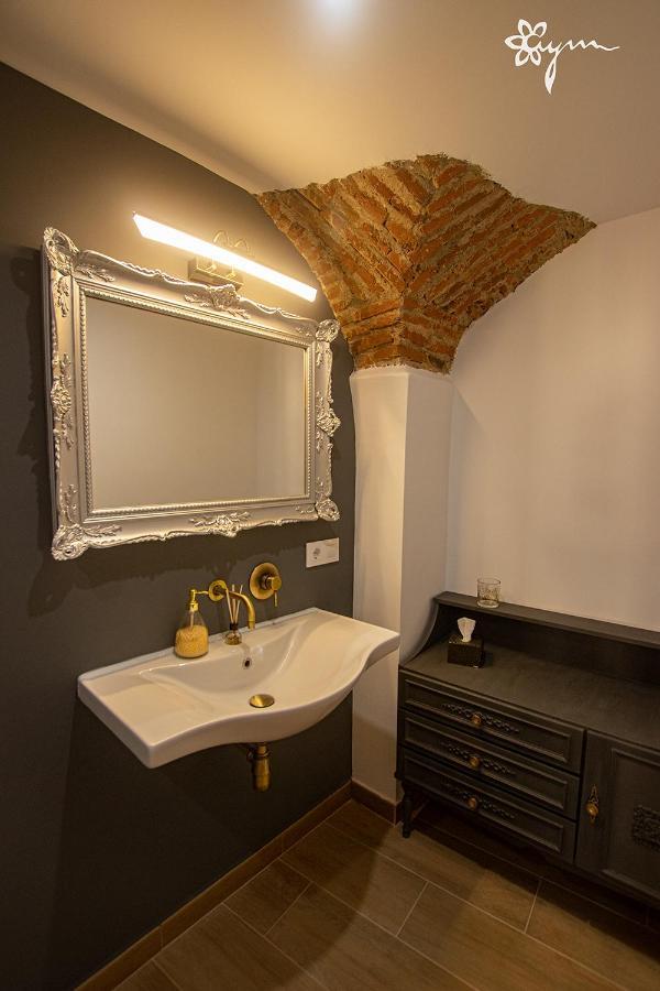Apartamentos Turisticos Abrilymarzo Caces 外观 照片