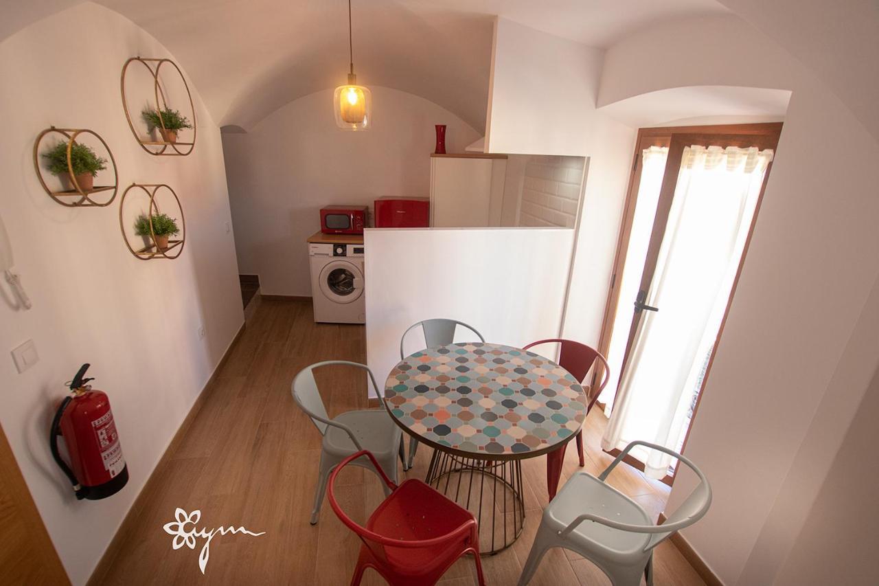 Apartamentos Turisticos Abrilymarzo Caces 外观 照片